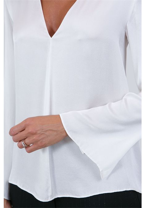 SCOLLO V IN RASO JUCCA | Bluse | J4252017/L/03045